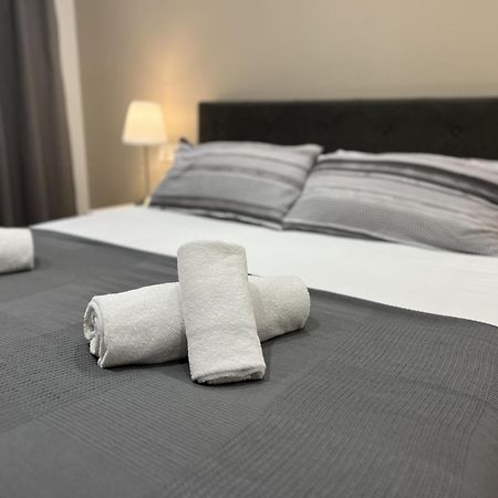 Apartamenticos Plaza Las Armas III ซาราโกซา ภายนอก รูปภาพ
